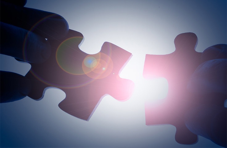 Successful_Teamwork_Starts_With_You_hand_holding_jigsaw_puzzle